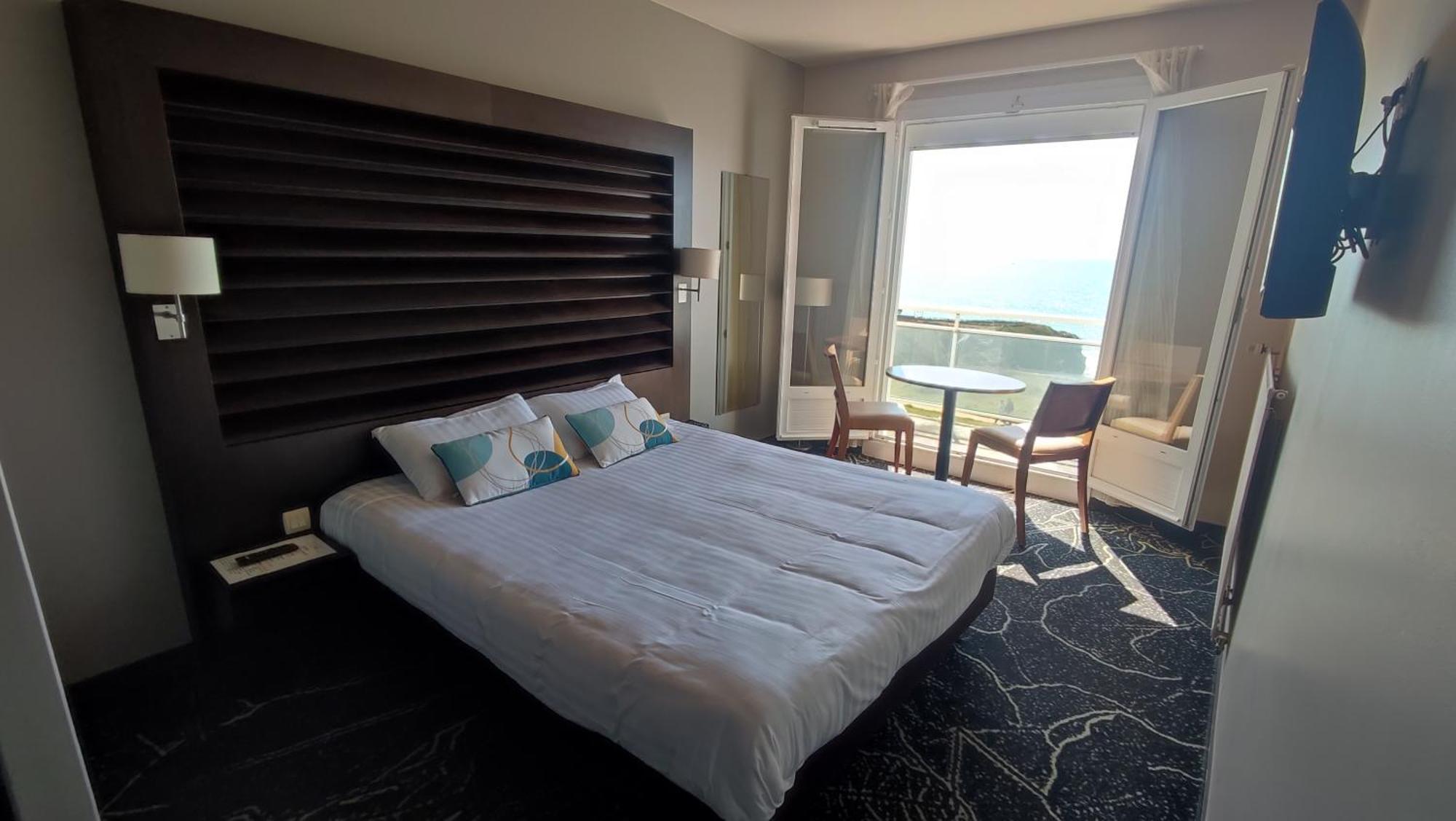 La Corniche Hotel